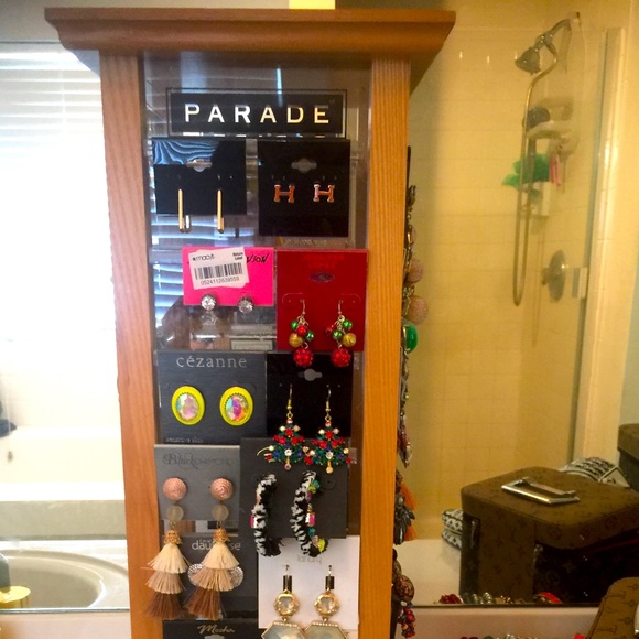 Parade Earrings Rack - Picture 1 of 2
